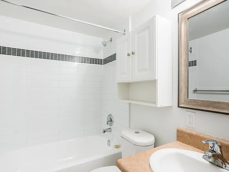 33 Eastmount Ave — Photo 12