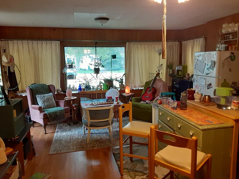276 Center St #5 — Photo 4