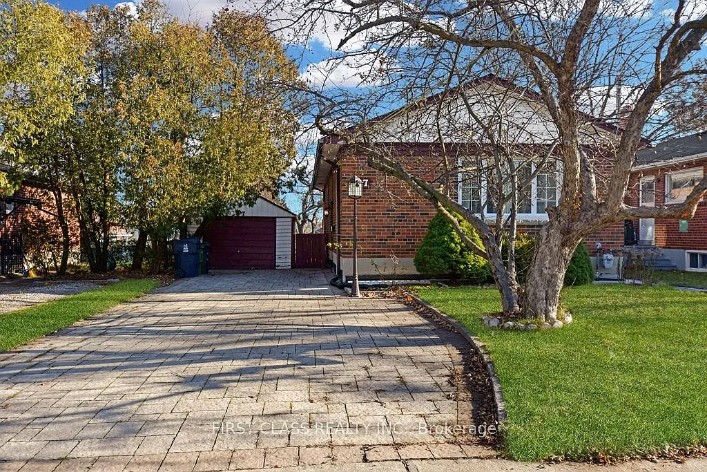 4 bed, $2,900 — Photo 1