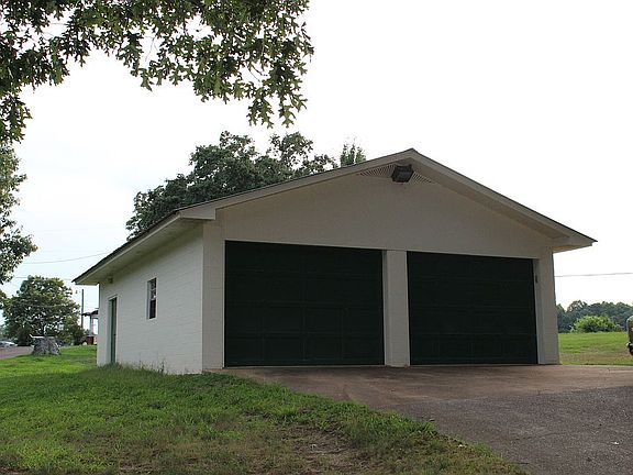 Detached garage