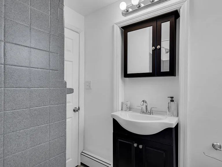 Maple Court Apartments — Photo 45