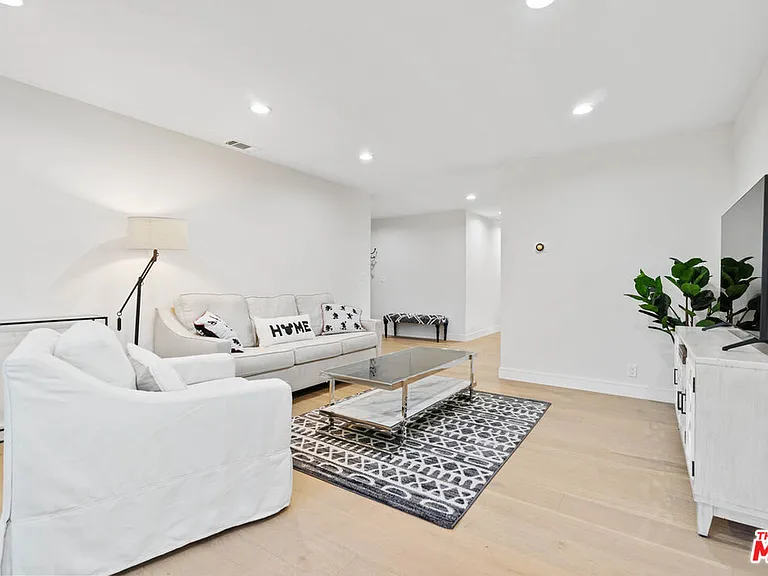 8961 Farralone Ave — Photo 18
