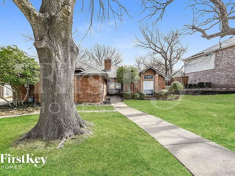 542 Renee Ln — Photo 1