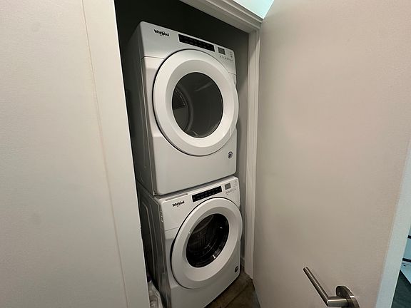 5th image of 118 SE I St #111