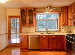 8 Kent Rd, Airmont, NY 10952