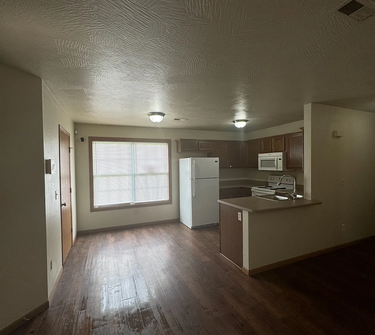 2 bed, 944 sqft, $1,150 — Photo 2