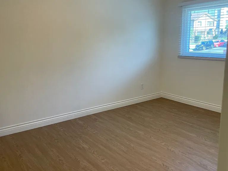 860 Main St #D — Photo 8
