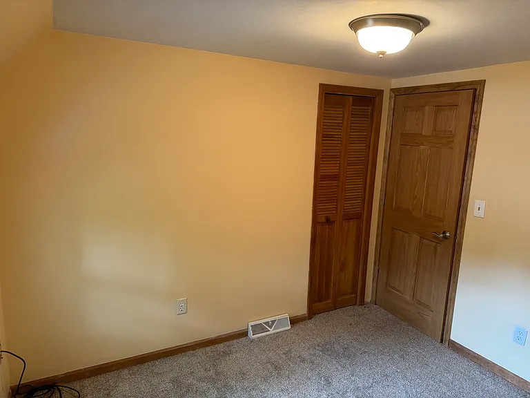 543 W Middle St — Photo 12