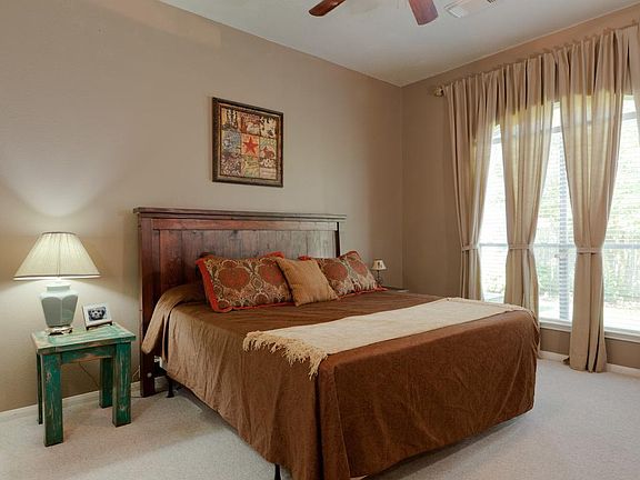 Wonderful master with plenty of room and windows
