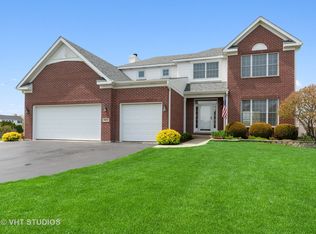 961 Woodland Dr, Antioch, IL