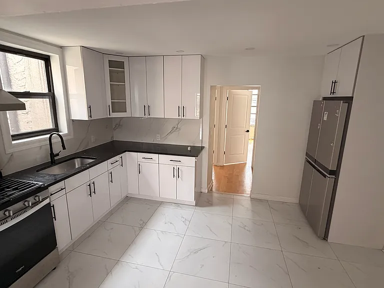 33-08 Ditmars Blvd #1 — Photo 1