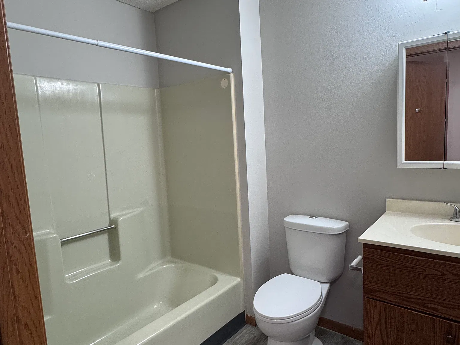 1 bed, 1.0 bath, $950 — Photo 4