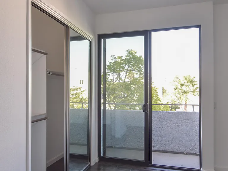 1727 Glendon Ave #208 — Photo 37