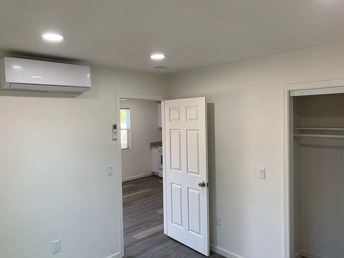 Building Photo - 626 W Edythe St #626