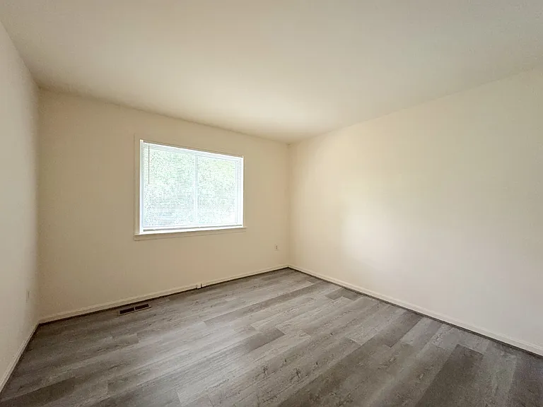 4657 Logsdon Dr — Photo 12