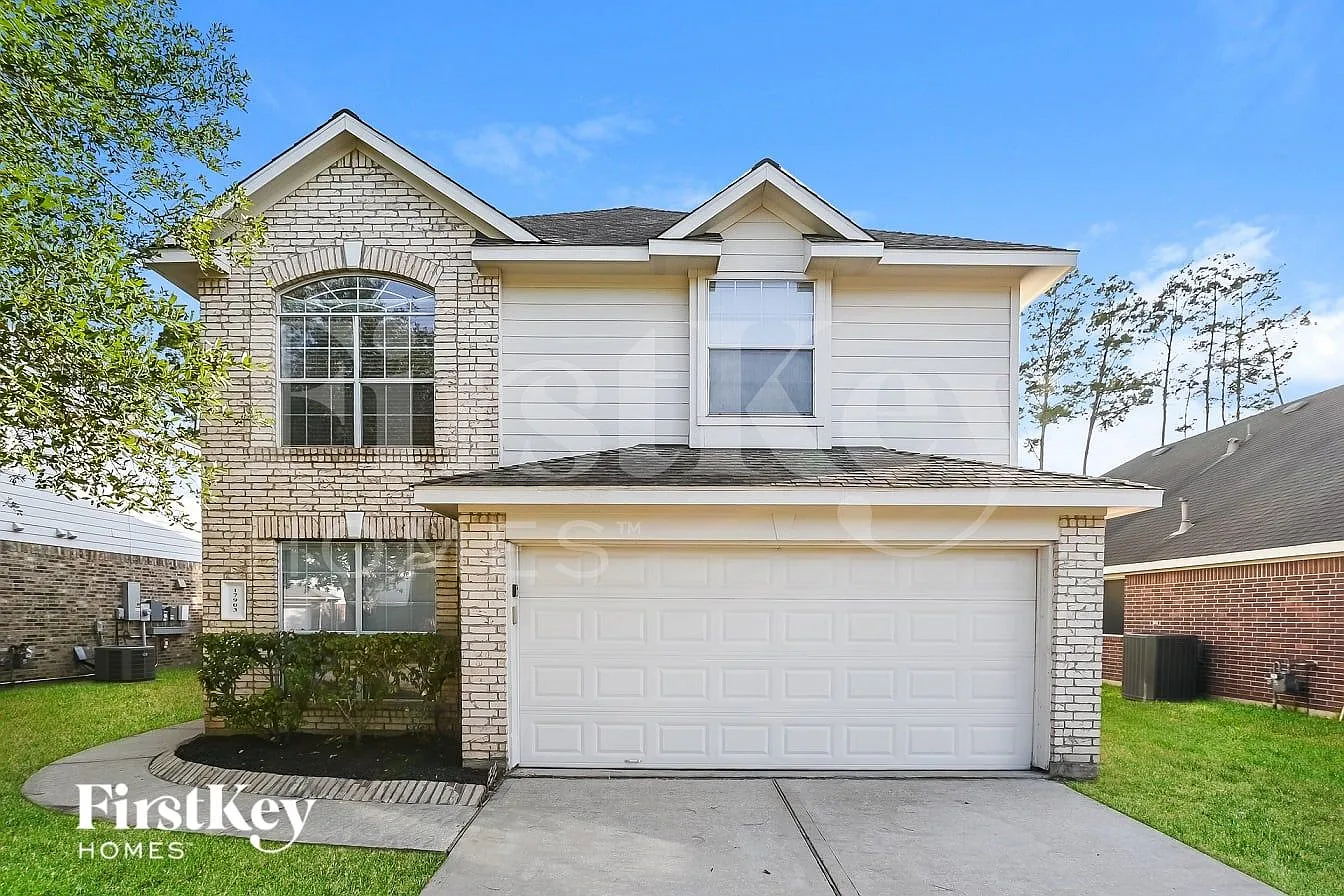 3 bed, 2.5 bath, 2305 sqft, $2,160 — Photo 1