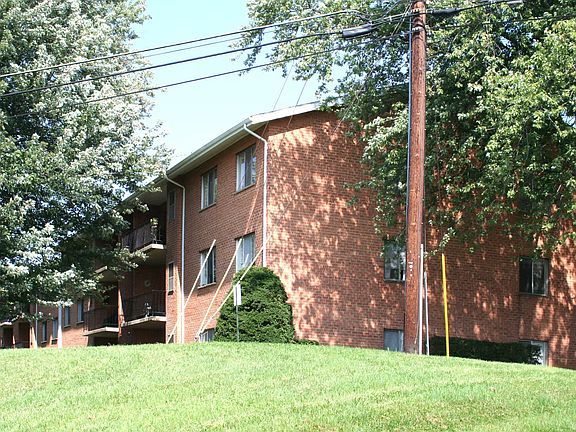 2nd image of 1730 Edgewood Hill Cir #100