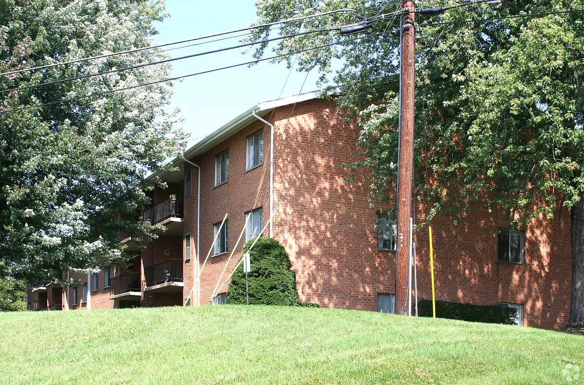 Building Photo - Edgewood Hill Apartments