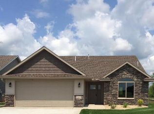 5424 Tee To Green St, Saint Cloud, MN 56304