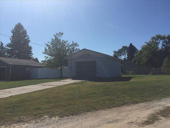 3rd image of 431 Donnelly St