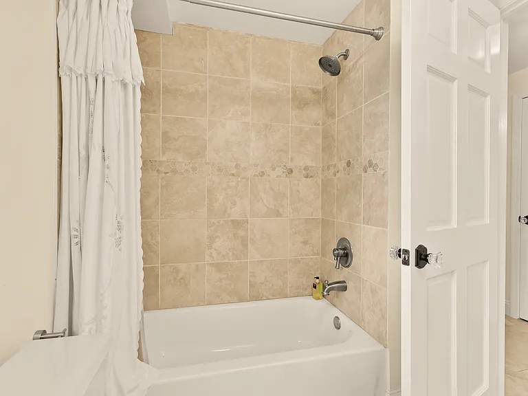3111 Chain Bridge Rd NW — Photo 53