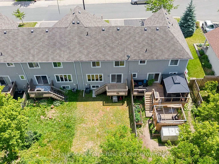 26 Fallingbrook Cres — Photo 37