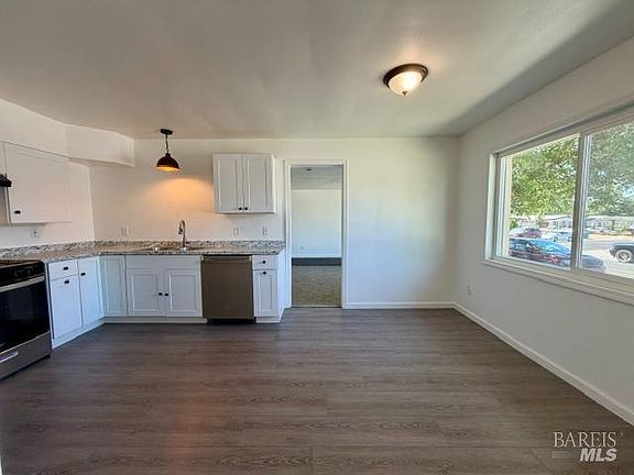 5th image of 261 Circle Drive