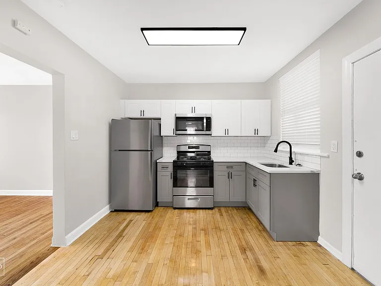 4301 W Potomac Ave — Photo 14