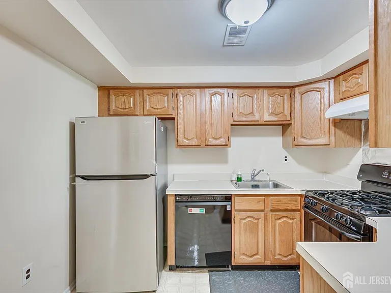 906 Montague Ave — Photo 9