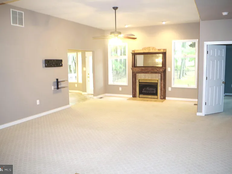 812 Petinot Pl — Photo 2