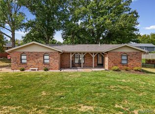 7055 Honey Ln, Saint Louis, MO 63129