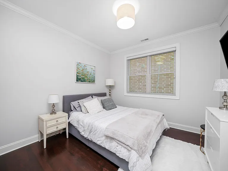 2731 N Wilton Ave #2 — Photo 15