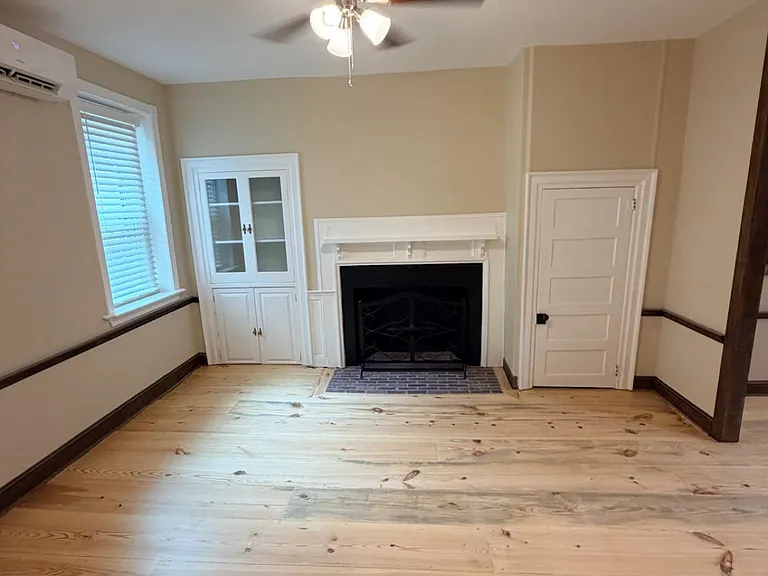 121 E Union St — Photo 5