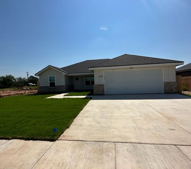 1st image of 1613 Sweetwater Ln