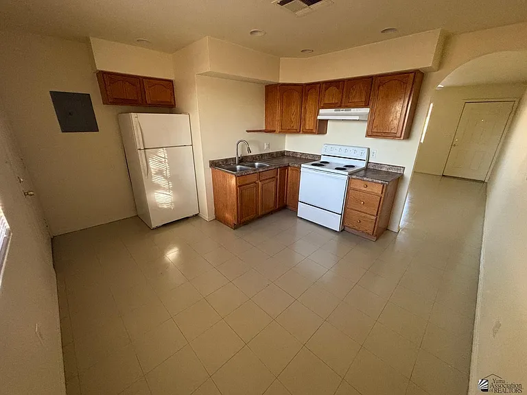 116 E Cactus St — Photo 5
