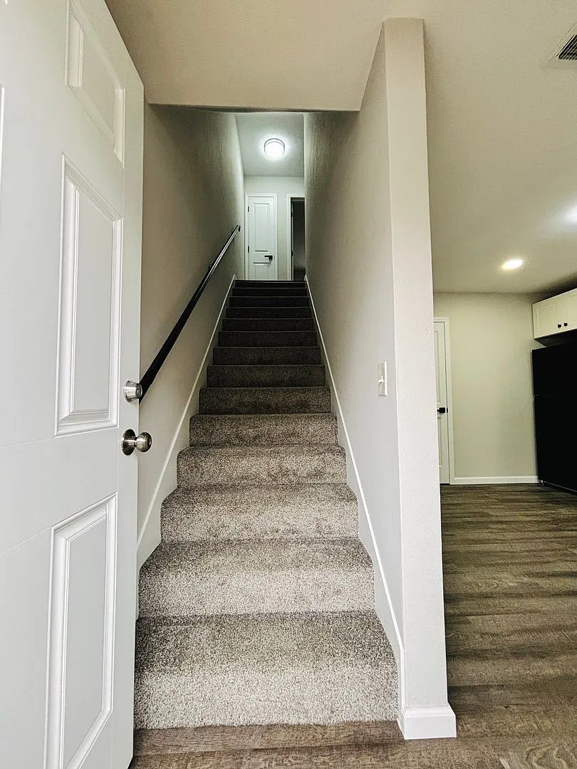 101 N Oak St — Photo 1