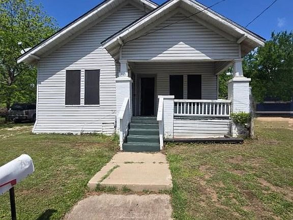 2nd image of 215 Bell St