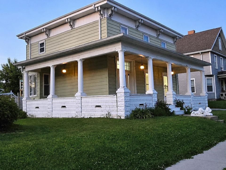 1st image of 207 W Green St