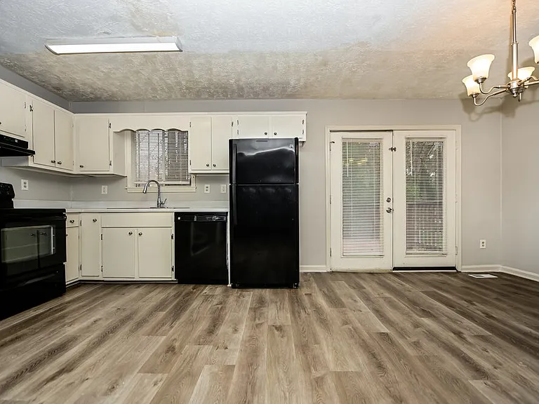 6183 Fieldcrest Dr — Photo 9