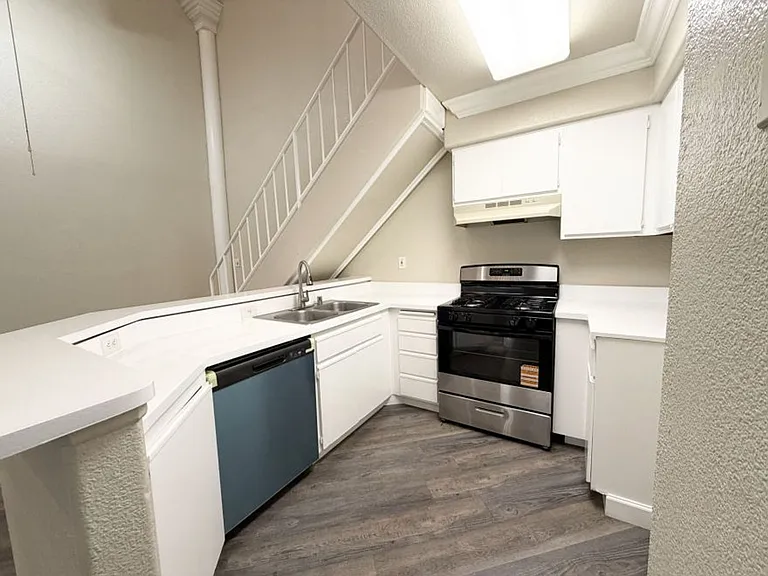 Alcantara Home Apts — Photo 75