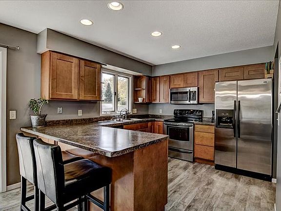 4th image of 101 W Southridge Ct