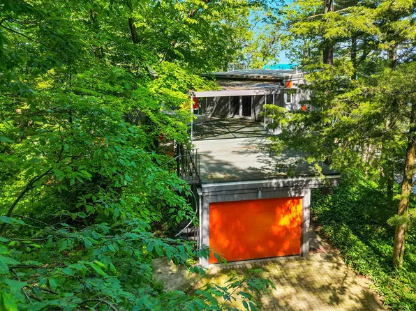 2 S Merrivale Ave, Beverly Shores, IN 46301