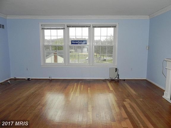 2nd image of 601 Azalea Dr APT 3