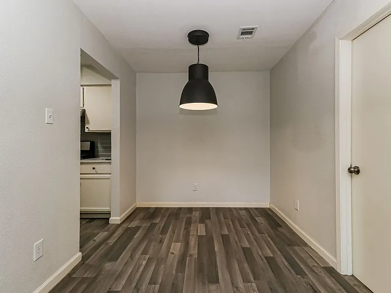 6710 Wentworth Dr — Photo 5
