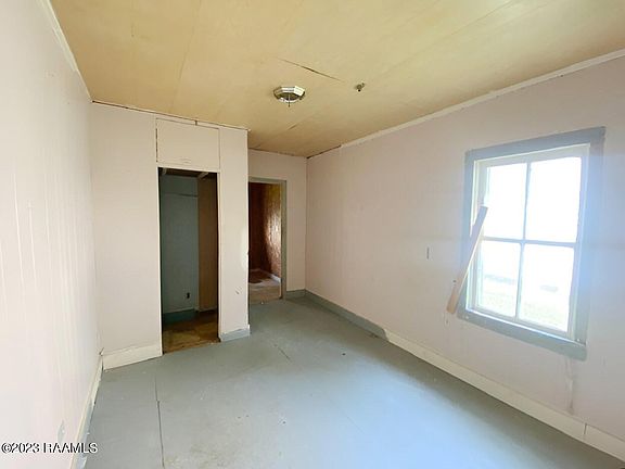 5th image of 410 Loraine St