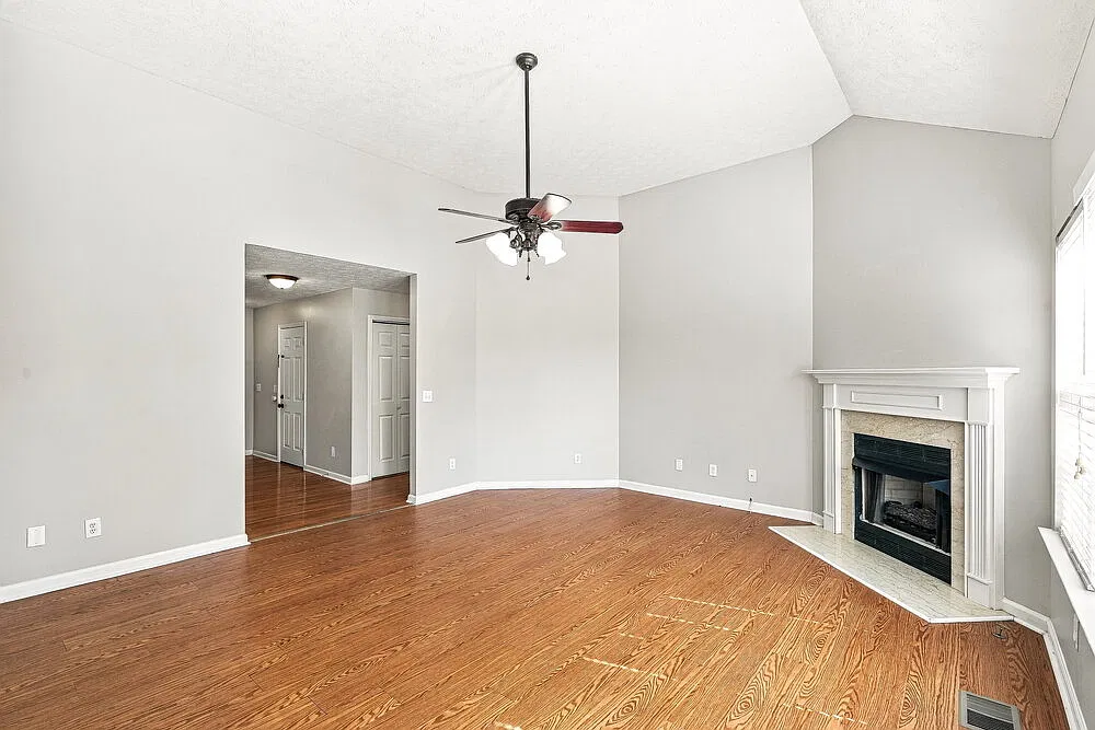 3 bed, 2.0 bath, 1268 sqft, $2,135 — Photo 3