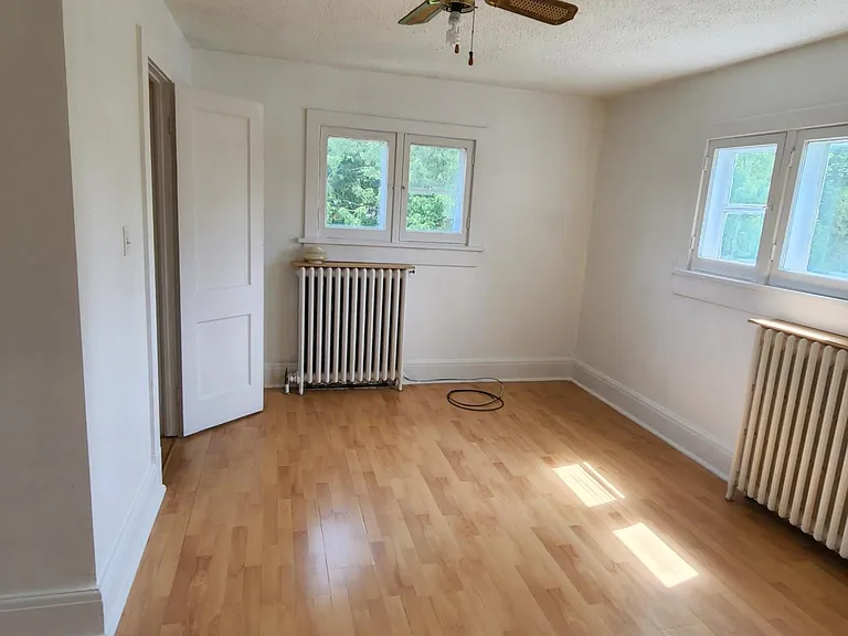 17 Alexander St #5 — Photo 4