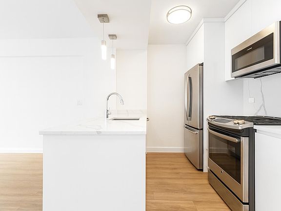 4th image of 1735 York Ave APT 21D