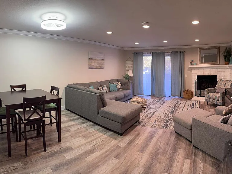 8840 Villa La Jolla Dr #221 — Photo 1