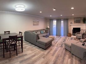 8840 Villa La Jolla Dr